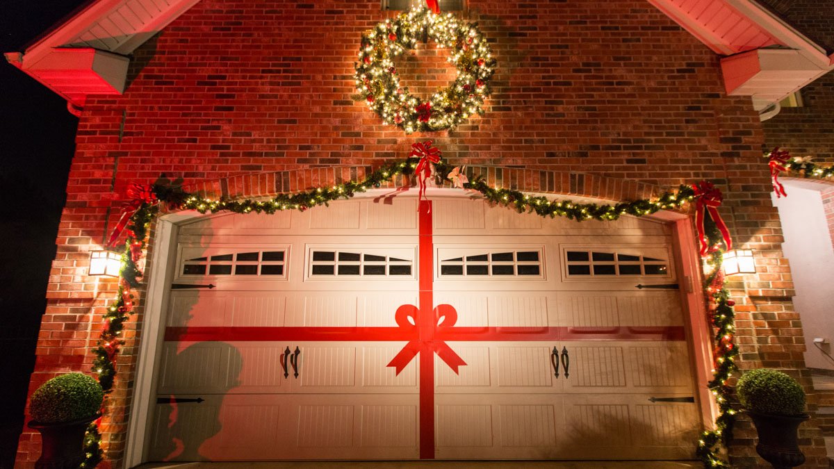 garage door decorations